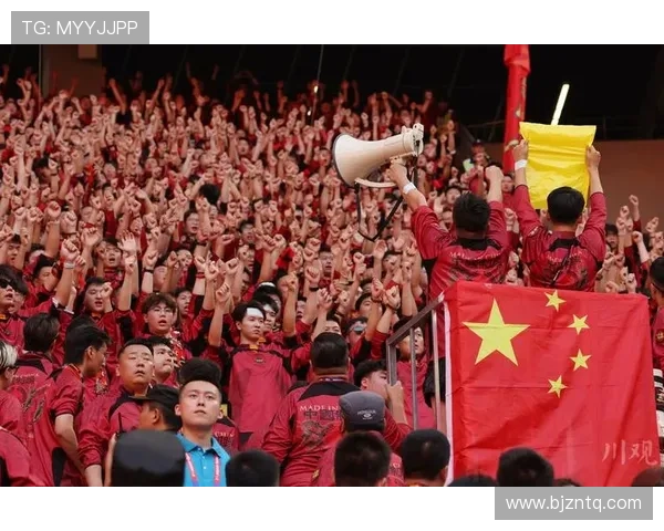 上海足球队灵活性引发热议球迷与专家观点碰撞激烈