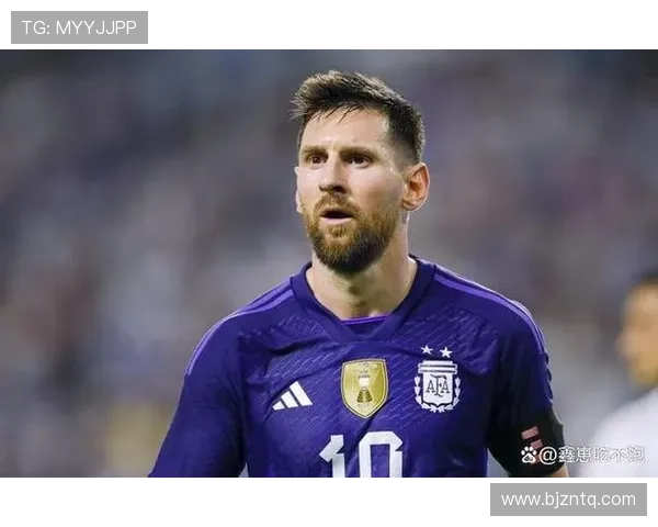 光芒四射的白皙足球明星背后的故事与成就揭秘